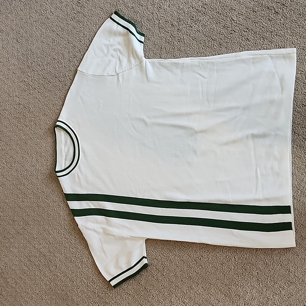 Short sleeve thin cotton shirt.